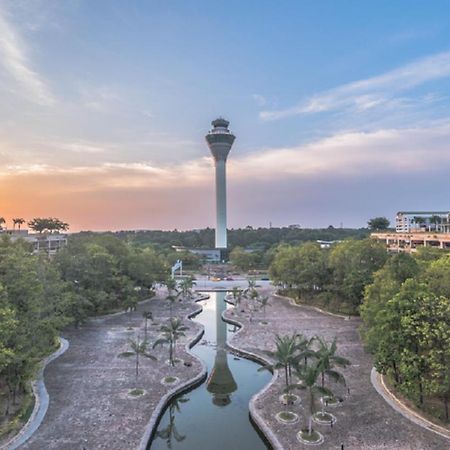 Klia Lili Residensi 5 Plus 2 Pax With Splendid Pool Nilai Εξωτερικό φωτογραφία