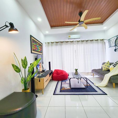 Klia Lili Residensi 5 Plus 2 Pax With Splendid Pool Nilai Εξωτερικό φωτογραφία