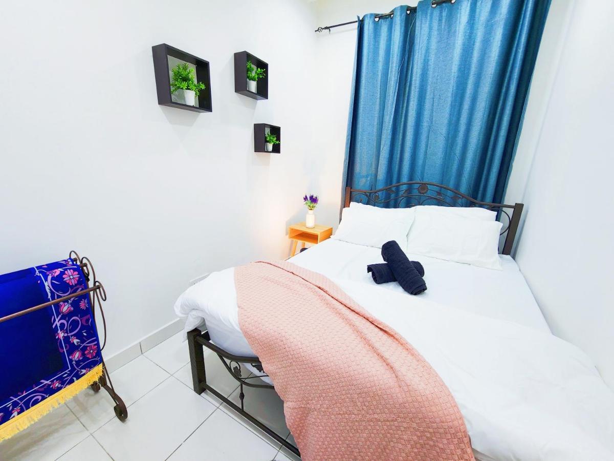 Klia Lili Residensi 5 Plus 2 Pax With Splendid Pool Nilai Εξωτερικό φωτογραφία