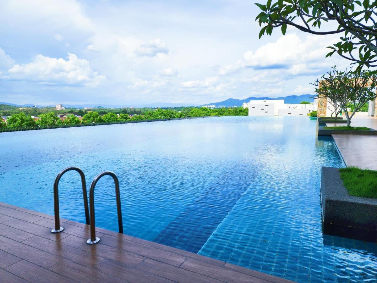 Klia Lili Residensi 5 Plus 2 Pax With Splendid Pool Nilai Εξωτερικό φωτογραφία