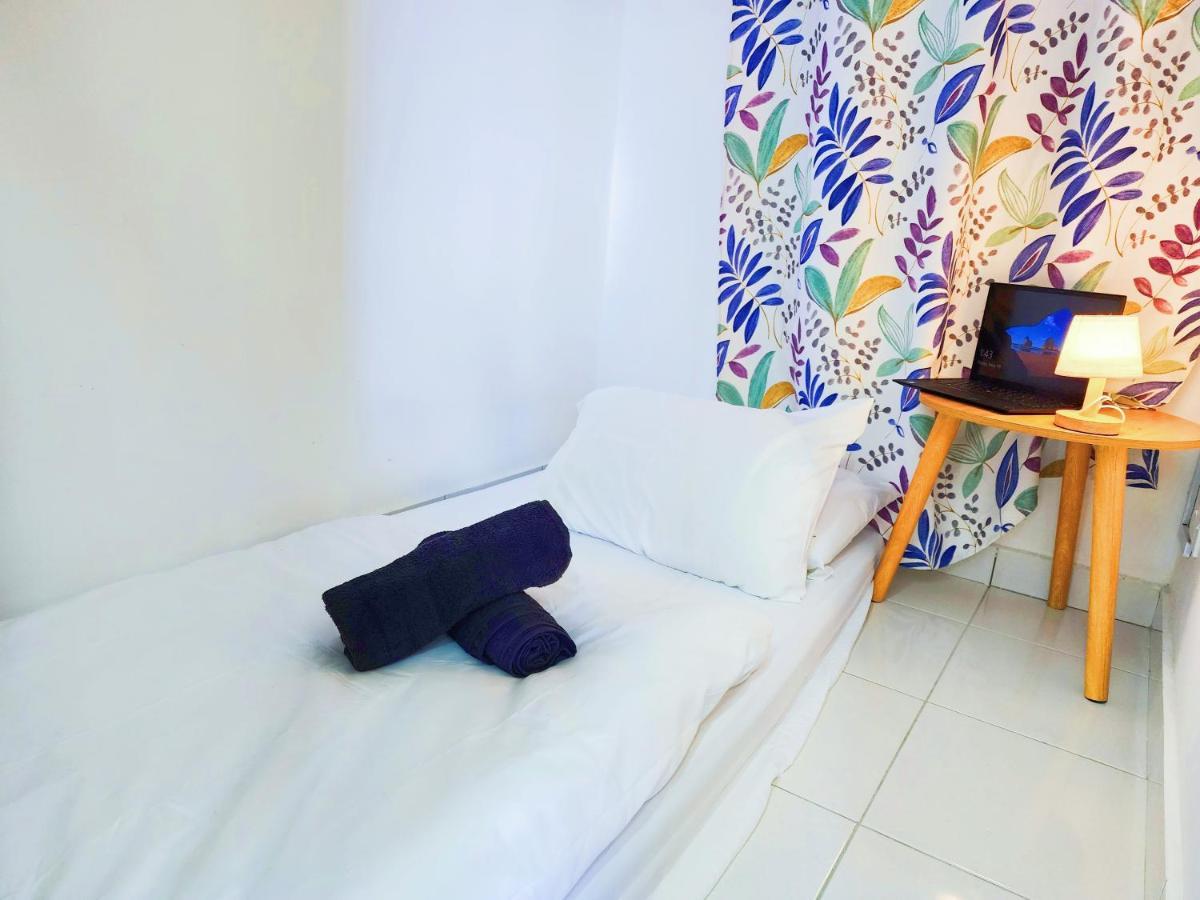 Klia Lili Residensi 5 Plus 2 Pax With Splendid Pool Nilai Εξωτερικό φωτογραφία
