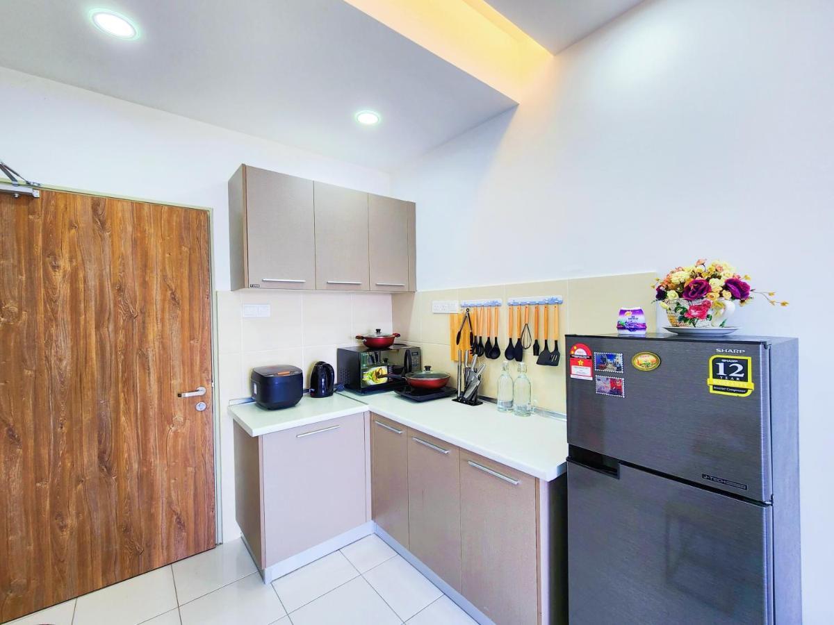 Klia Lili Residensi 5 Plus 2 Pax With Splendid Pool Nilai Εξωτερικό φωτογραφία